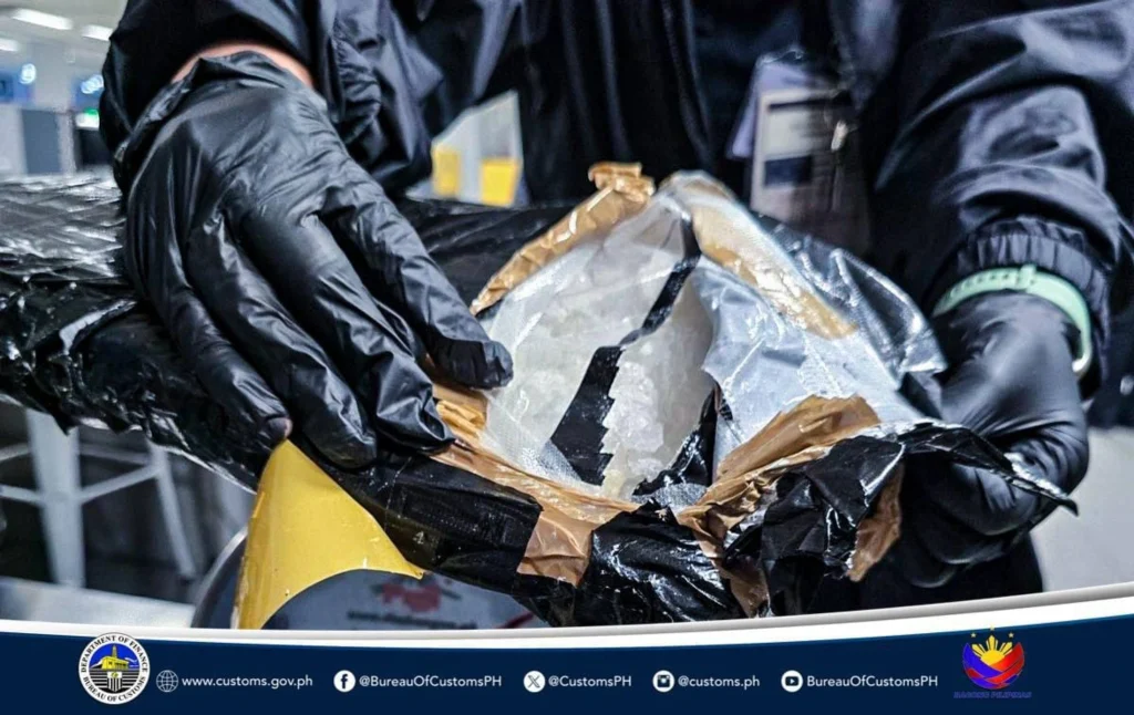 image of three suspect at naia paano nadiskubre ang ilegal na droga
