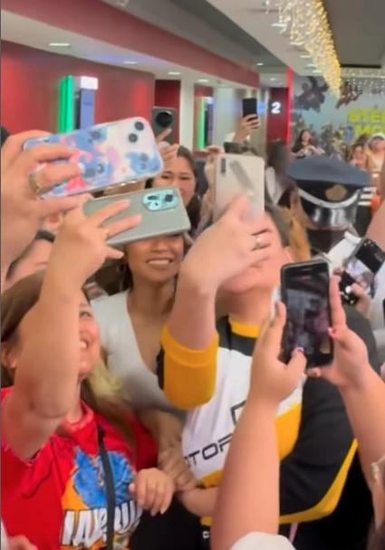 image of sexbomb concert rawnd 5 biglaang surprise appearance ni rochelle pangilinan