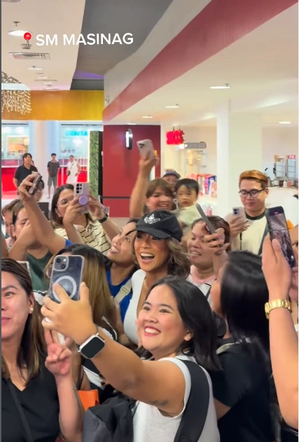 image of sexbomb concert rawnd 5 reaksyon ng fans sa mall ticket selling