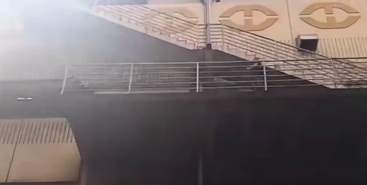 image of studyante tumalon sa lrt: tatlong palapag ang tinalon mula sa estasyon