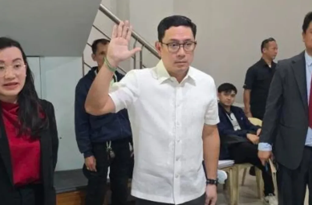 image of mga opisyal na kinasuhan ni mans carpio
