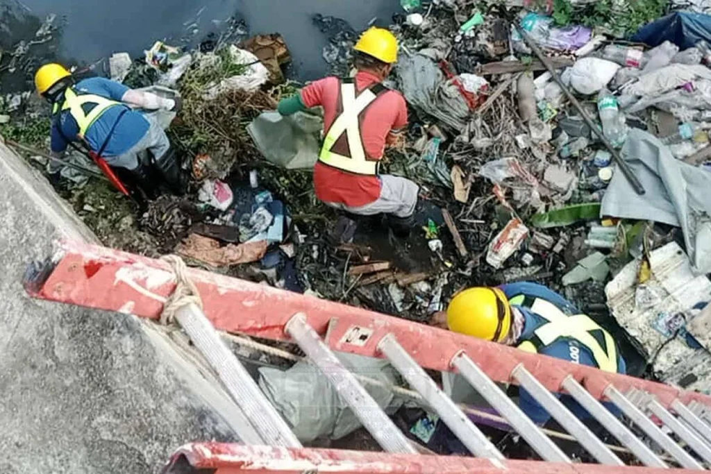 image of paglilinis ng daluyan ng tubig at pumping stations
