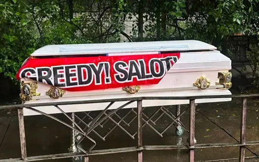 mga kabaong